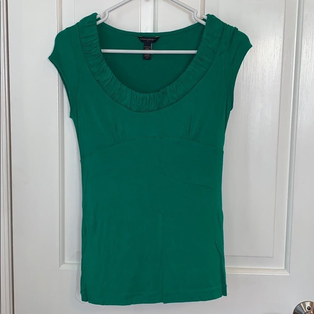 XS banana republic green top